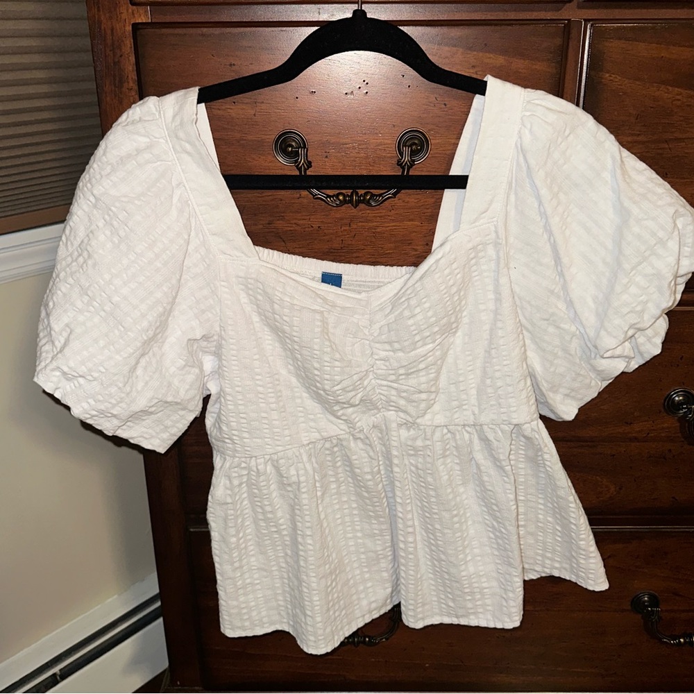 Old Navy White Textured Puff Sleeve Peplum Top